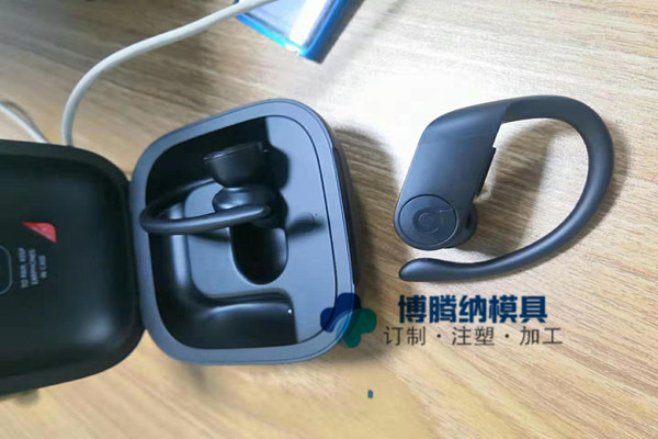 深圳藍(lán)牙耳機(jī)模具廠哪家行？來博騰納給你看看什么叫專業(yè)